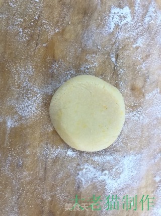 豆沙蛋黄饼的做法步骤：11