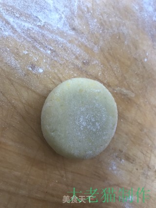 豆沙蛋黄饼的做法步骤：14
