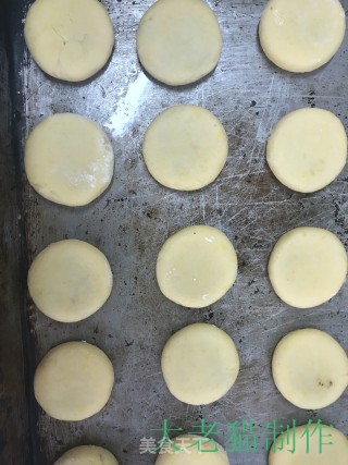 豆沙蛋黄饼的做法步骤：15