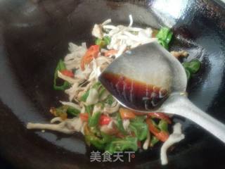 辣椒炒平菇的做法步骤：7