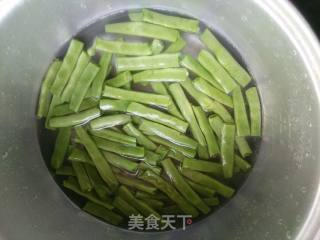 干煸四季豆的做法步骤：1