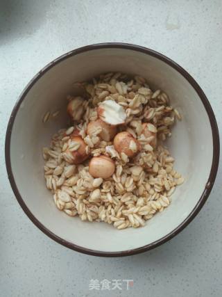 牛奶燕麦莲子饮的做法步骤：1