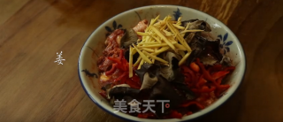 潮音潮人：潮汕椒丝南乳蒸滑鸡的做法步骤：2