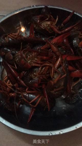 小龙虾蒸粉丝的做法步骤：1
