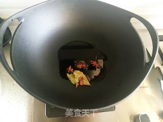 香菇烧鸡翅根的做法步骤：2