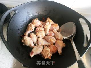 香菇烧鸡翅根的做法步骤：3