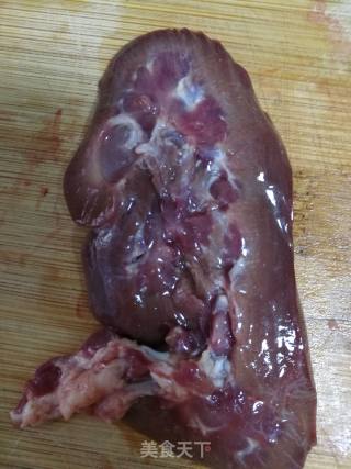 杜仲炒腰花的做法步骤：1