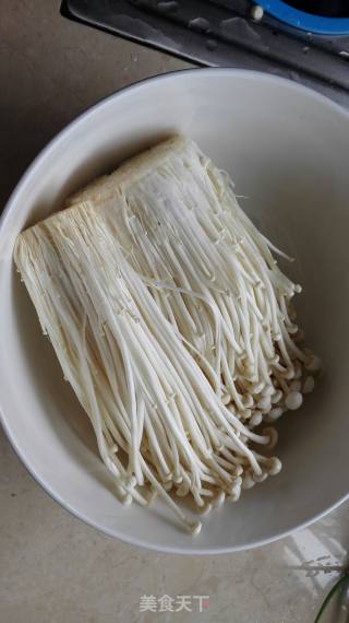 蒜蓉蒸金针菇的做法步骤：1