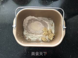 亚麻籽红糖黑麦软欧包的做法步骤：2