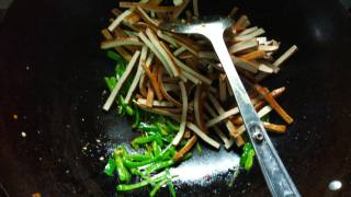 荤菜—青椒豆干肉丝的做法步骤：12