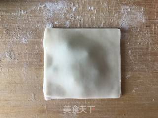 馄饨皮葱油饼的做法步骤：3