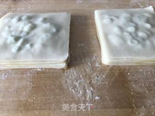 馄饨皮葱油饼的做法步骤：6