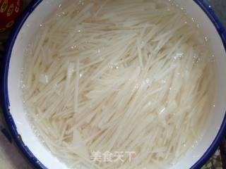 椒油醋溜土豆丝的做法步骤：3