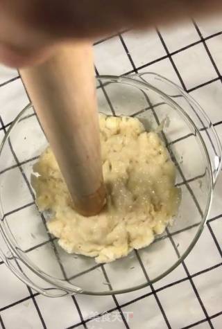 香蕉芝麻球的做法步骤：2