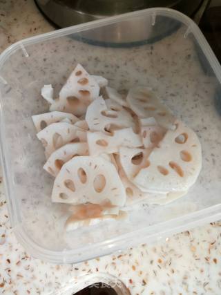 三色炒藕片的做法步骤：1
