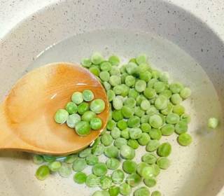 豌豆鸡蛋羹的做法步骤：2