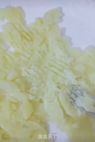 炸土豆鱼的做法步骤：2