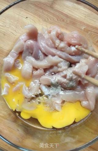 香酥鸡柳的做法步骤：2
