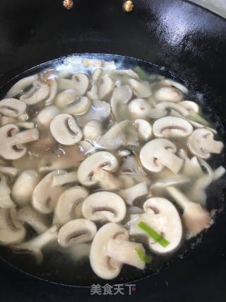菌菇炖豆腐的做法步骤：4