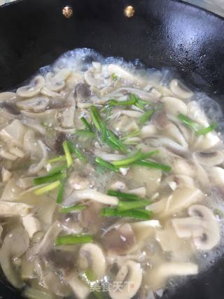 菌菇炖豆腐的做法步骤：7