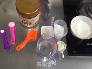 八寸披萨饼皮的做法步骤：1