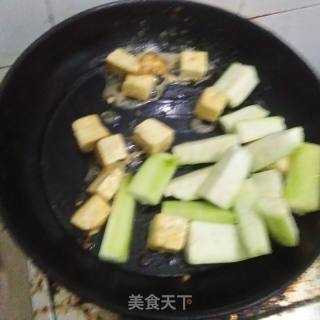 豆腐烧丝瓜的做法步骤：5