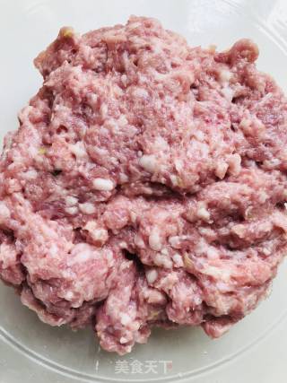 鲜猪肉丸（鲜猪肉香菇丸）的做法步骤：2