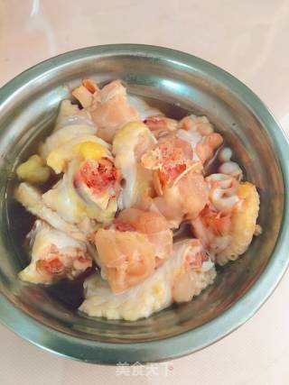 板栗炒鸡翅的做法步骤：1