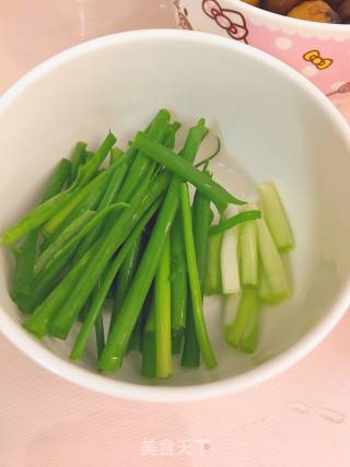 板栗炒鸡翅的做法步骤：4