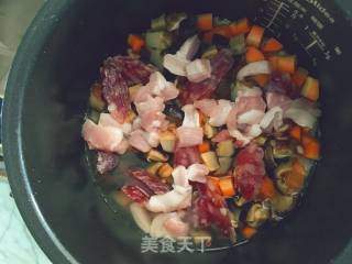 五花肉胡萝卜腊味饭的做法步骤：6