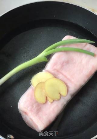 家庭版扣肉的做法步骤：1