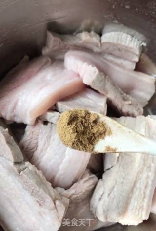 家庭版扣肉的做法步骤：4