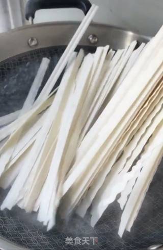 家常炒面的做法步骤：1
