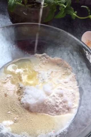 豆沙面包圈的做法步骤：3