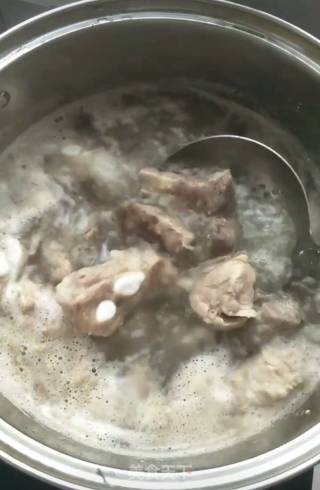 家常排骨的做法步骤：1