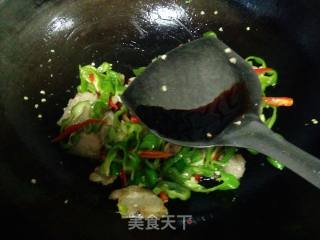 辣椒炒五花肉的做法步骤：5