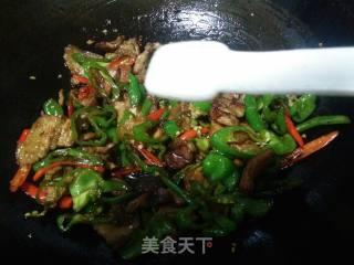 辣椒炒五花肉的做法步骤：6