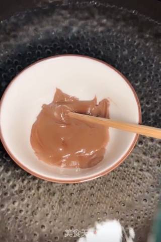 巧克力脆皮雪糕的做法步骤：1