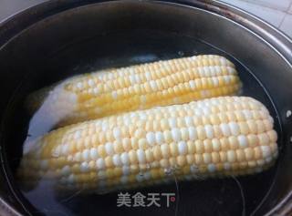 煮甜玉米的做法步骤：1
