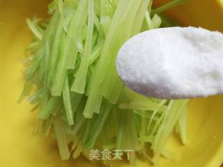 凉拌莴笋丝的做法步骤：4