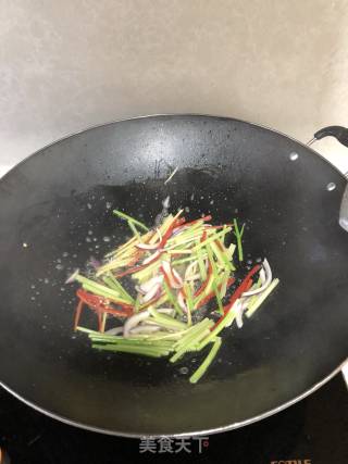 爆炒牛肚丝的做法步骤：2