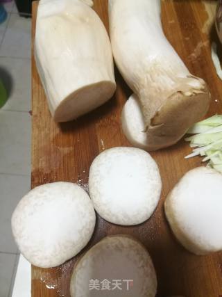 蚝油杏鲍菇的做法步骤：1