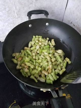 酱烧四季豆的做法步骤：2