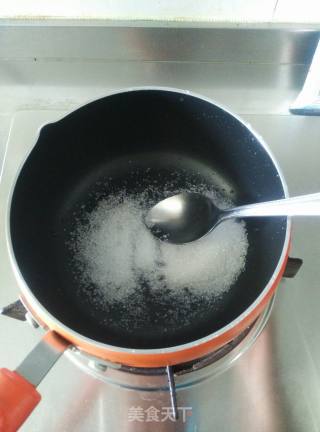 焦糖奶茶的做法步骤：1