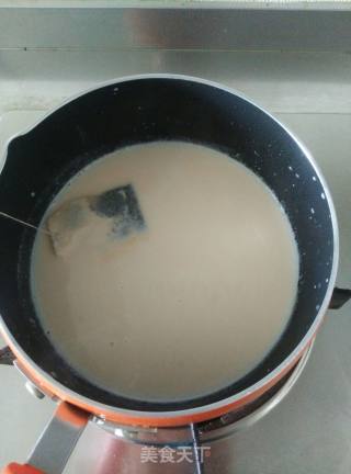 焦糖奶茶的做法步骤：4