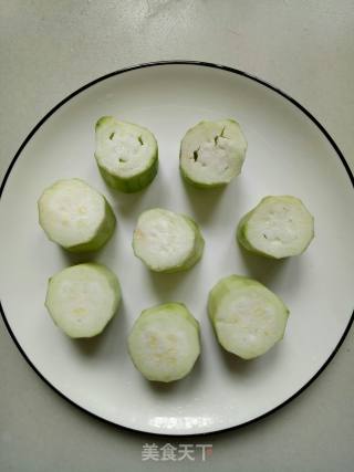 蒜末蒸丝瓜的做法步骤：2