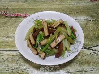 芹菜炒方干的做法步骤：12