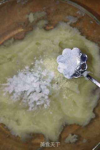 土豆脆皮肠的做法步骤：3