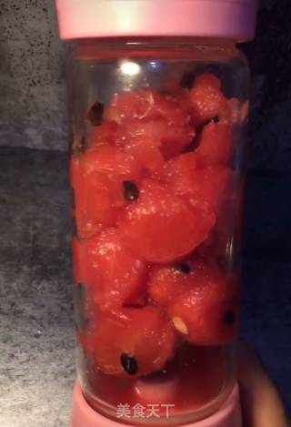 西瓜养乐多的做法步骤：1