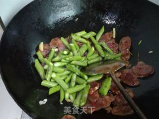 芦笋炒腊肠的做法步骤：7